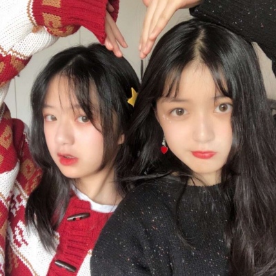 2021最火闺蜜氙气漂漂的女生头像下半身JK制服图片