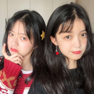 2021最火闺蜜氙气漂漂的女生头像下半身JK制服图片