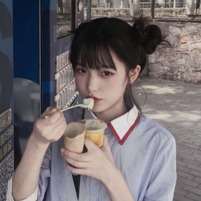 2021最火闺蜜氙气漂漂的女生头像下半身JK制服图片