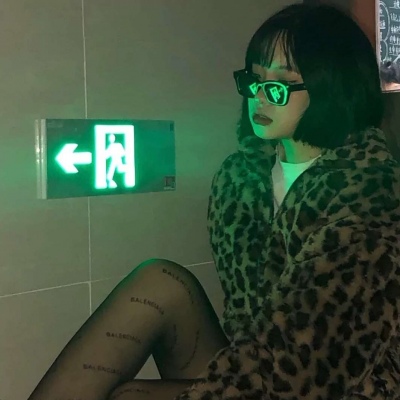 高清好看的2021年酷伤感个人头像女生图片