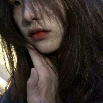2021年头像伤感开心潇洒头像女生图片