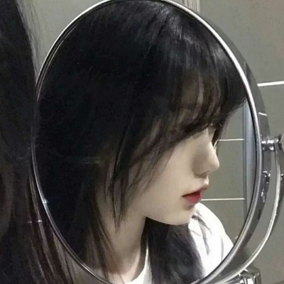 2021年头像伤感开心潇洒头像女生图片