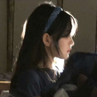 2021年头像伤感开心潇洒头像女生图片