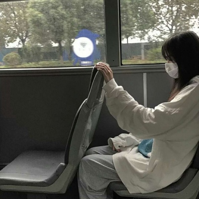 2021年头像伤感开心潇洒头像女生图片
