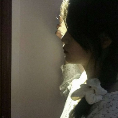 2021年头像伤感开心潇洒头像女生图片