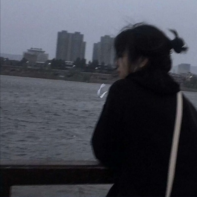 2021年头像伤感开心潇洒头像女生图片