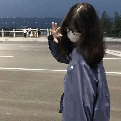 2021年头像伤感开心潇洒头像女生图片