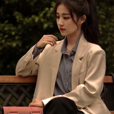 微信头像图片2021头像女生抱玩具熊真人图片