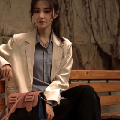 微信头像图片2021头像女生抱玩具熊真人图片
