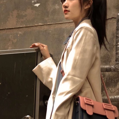 微信头像图片2021头像女生抱玩具熊真人图片