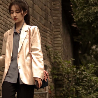 微信头像图片2021头像女生抱玩具熊真人图片