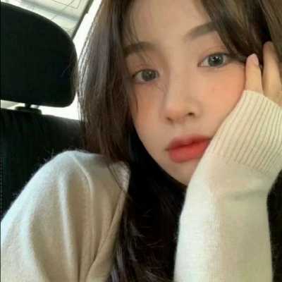 2021年蓝色短发女生头像海洋馆图片
