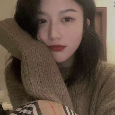 2021年蓝色短发女生头像海洋馆图片