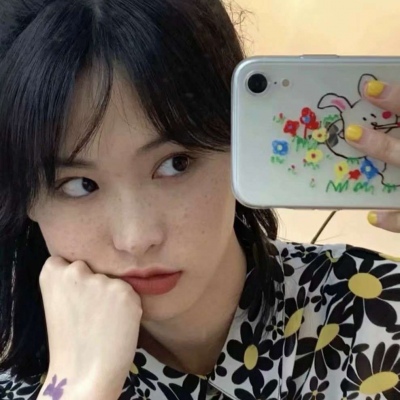 2021年蓝色短发女生头像海洋馆图片
