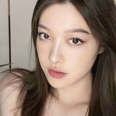 2021年蓝色短发女生头像海洋馆图片