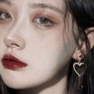 高清很有气质的2021年侧面全身捧花头像女生图片