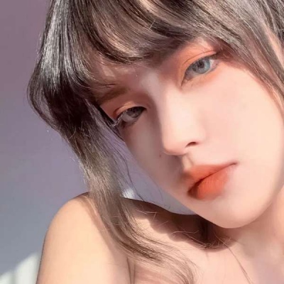 高清很有气质的2021年侧面全身捧花头像女生图片