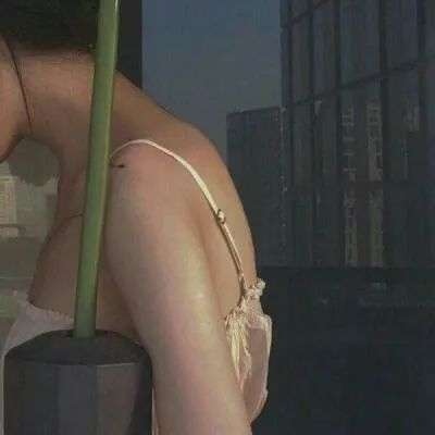 高清性感的女生头像干净好看真人图片
