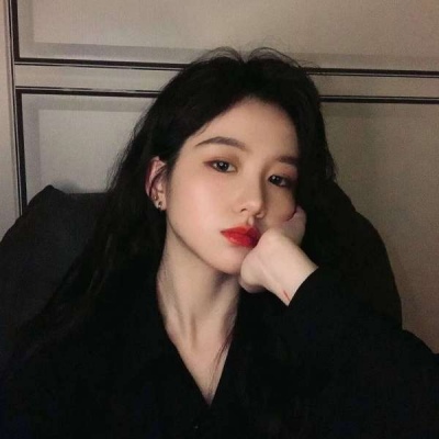 高清个性潮图头像女生给男生戴发箍的情侣头像图片
