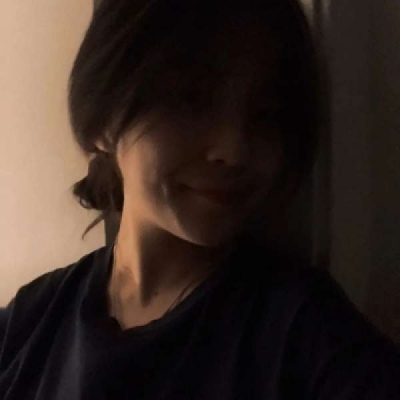 高清个性潮图头像女生给男生戴发箍的情侣头像图片