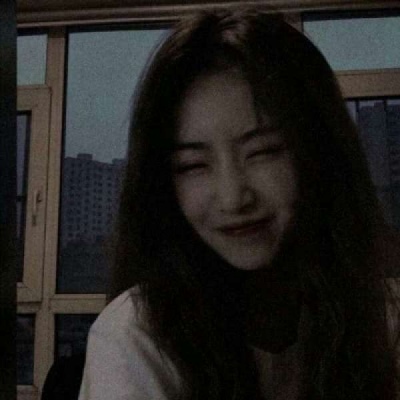 高清个性潮图头像女生给男生戴发箍的情侣头像图片