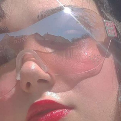 微信头像图片2021欧美风丸子头女生超酷头像图片