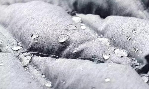 羽绒服怎么洗最好 掌握这四点小技巧比送干洗店方便又划算图片