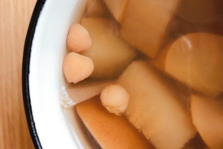 川贝炖雪梨的做法窍门 教你做得好吃又止咳润肺图片