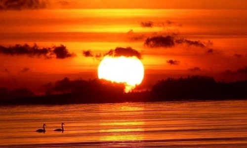 描写夕阳的优美句子，形容落日余晖的情景句子图片