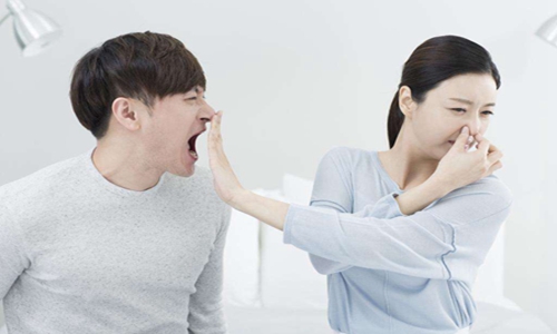 口臭的原因和治疗方法，吃什么食物可以缓解口臭？图片