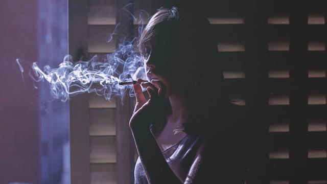 难受想哭的图片图片
