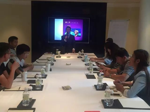 成为富人的8条定律图片
