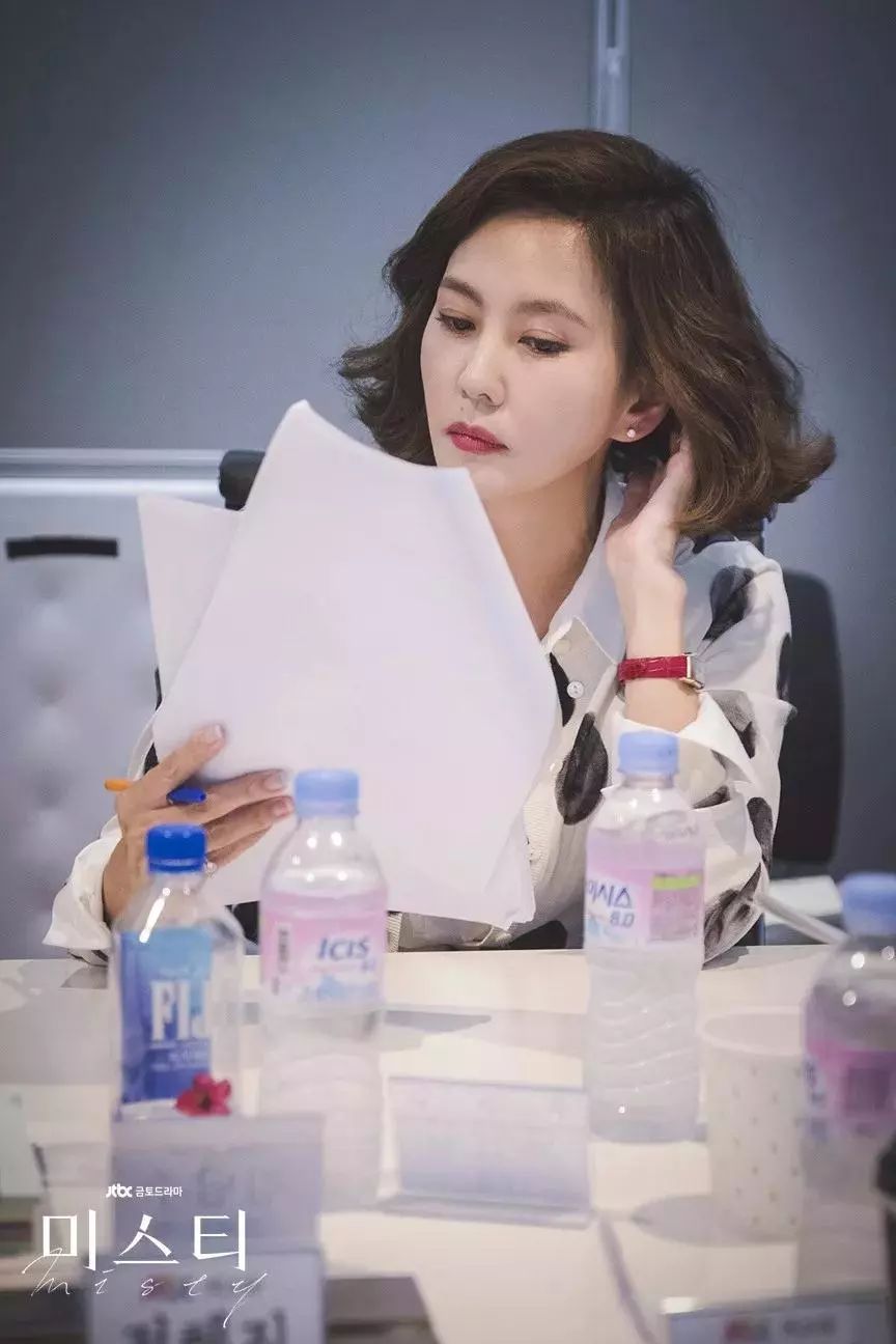 女人不狠地位不稳句子图片