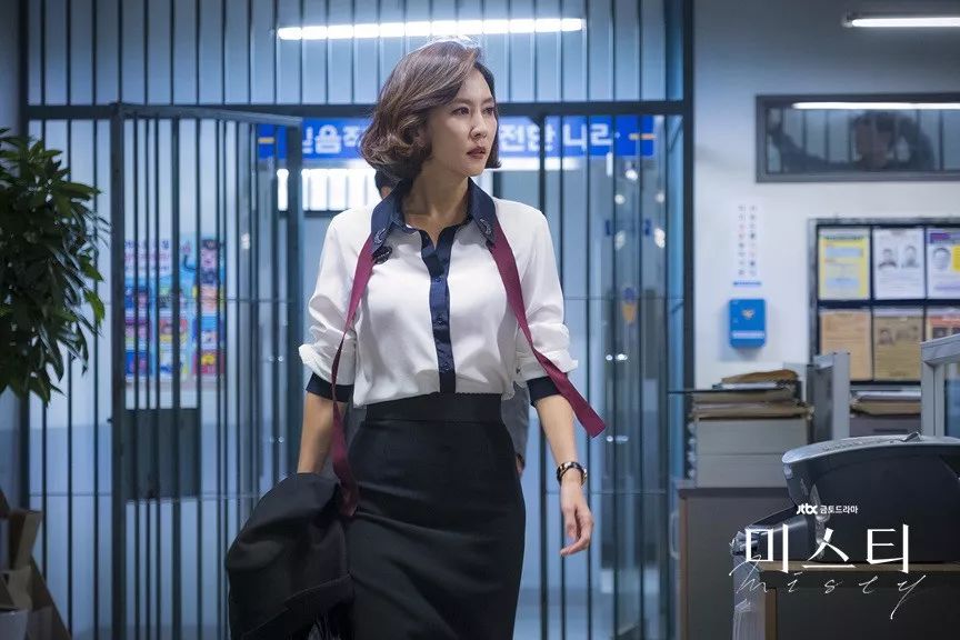 女人不狠地位不稳句子图片