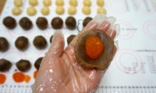 月饼的做法大全，自制月饼的简单做法好吃不上火图片