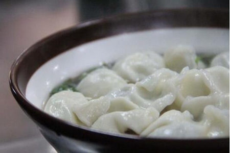 速冻饺子怎么煮 煮冻饺子的技巧不烂又美味图片