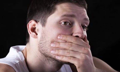 舌苔厚白是怎么回事？湿热严重这样调理就对了