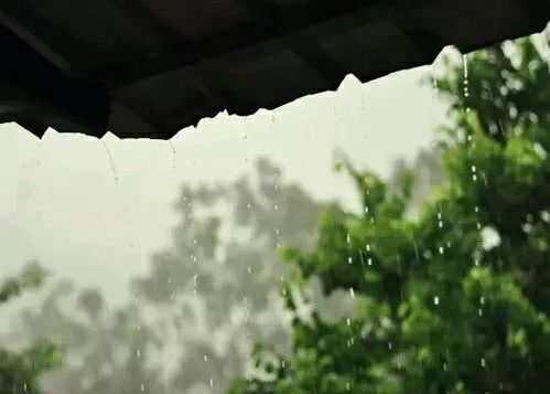 下雨天心情说说简单有意境 雨是悲欢离合，雨是一生错过图片