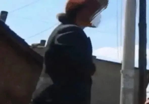少妇打麻将输了2000元居然用身体抵数300元一次 图片
