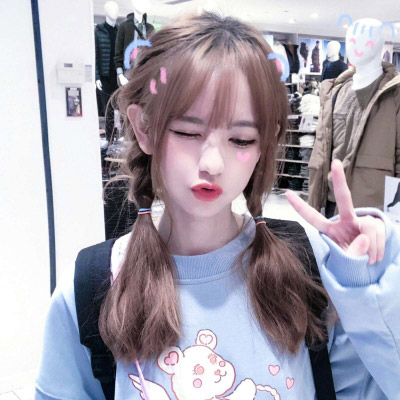 一组16岁同一个女生照片 同一个人（精选18张）图片
