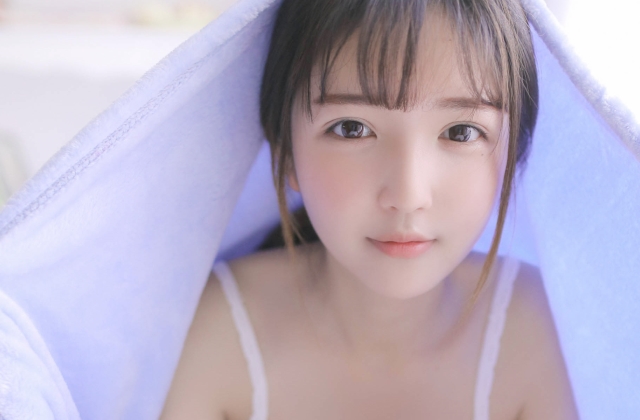 早安阳光和向日葵 男人最大的武器是眼神，女人最大的武器是眼泪