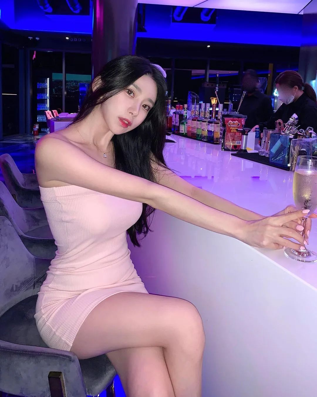 长腿女神​韩国网红jisoobae秀色可餐，身材曲线也极佳图片