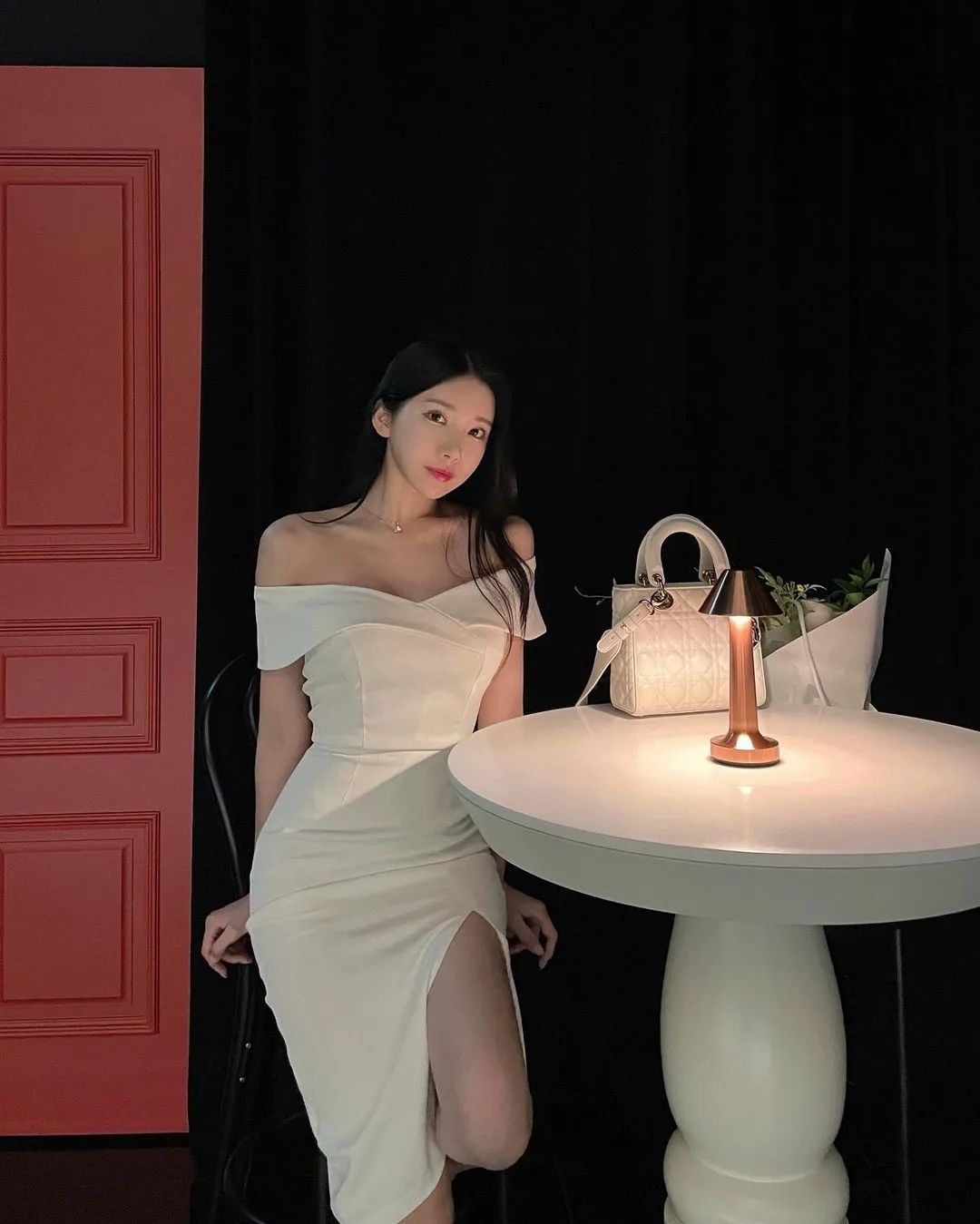 长腿女神​韩国网红jisoobae秀色可餐，身材曲线也极佳图片