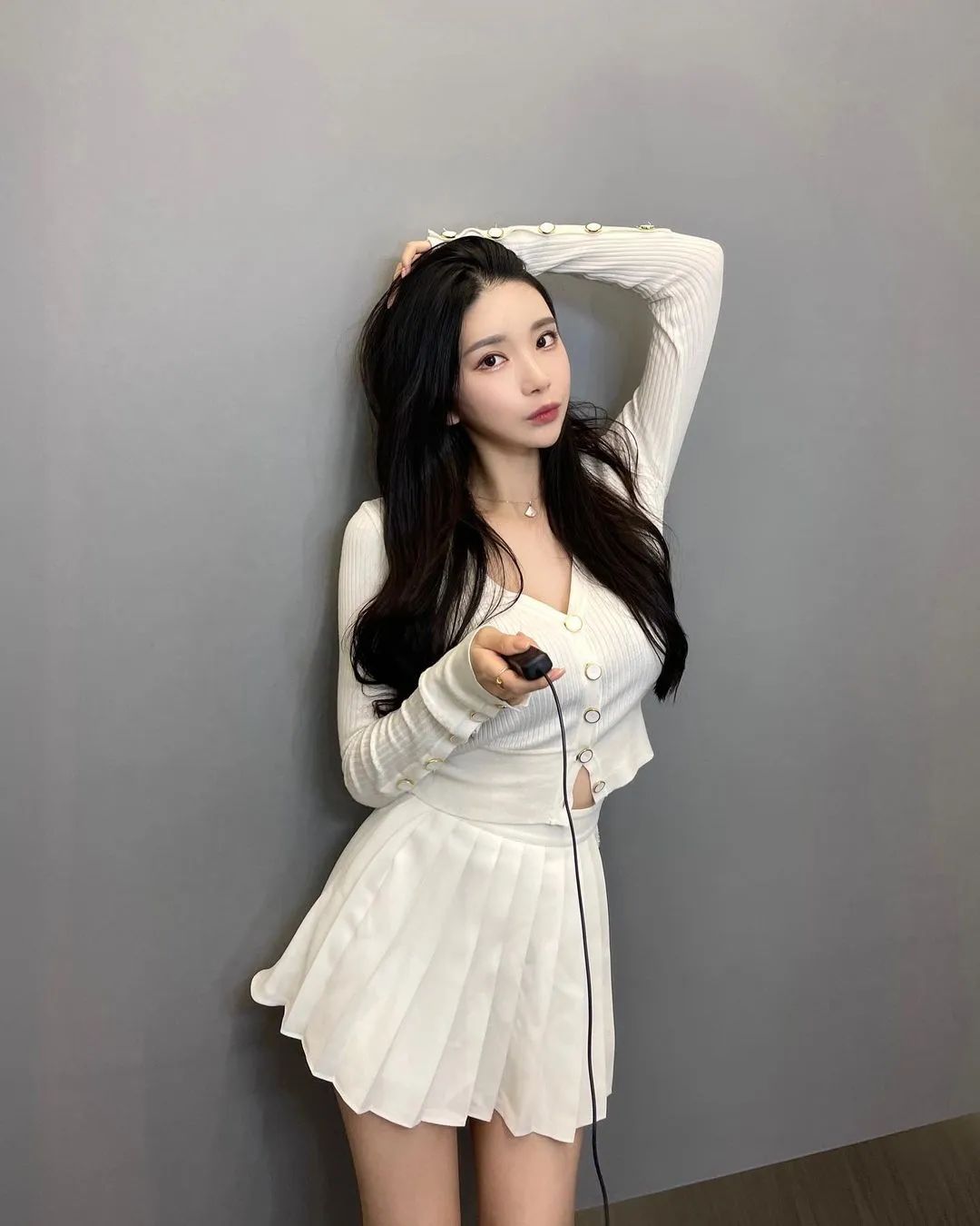 长腿女神​韩国网红jisoobae秀色可餐，身材曲线也极佳图片
