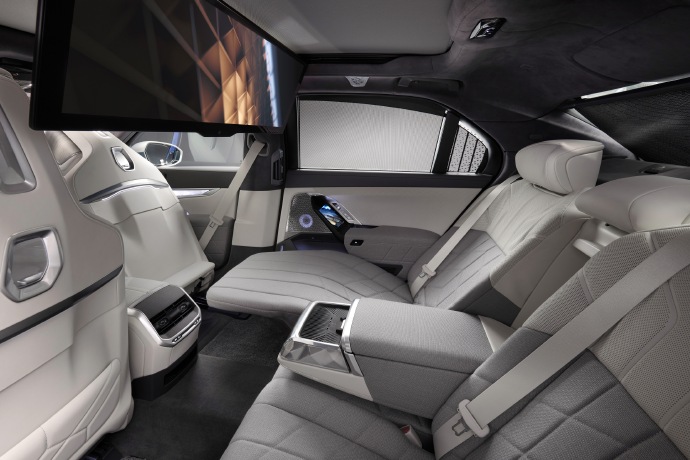 靓车壁纸 2022 宝马 i7 xDrive60图片