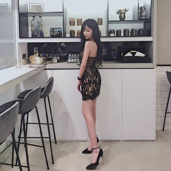 这街拍美女身材，是真心好！​​​​​图片