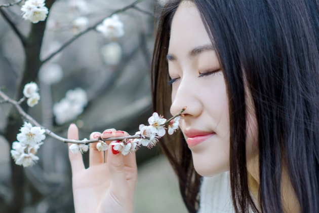 早上好英语 有人爱，不仅仅是被人爱，而且有主动爱别人爱世界的能力