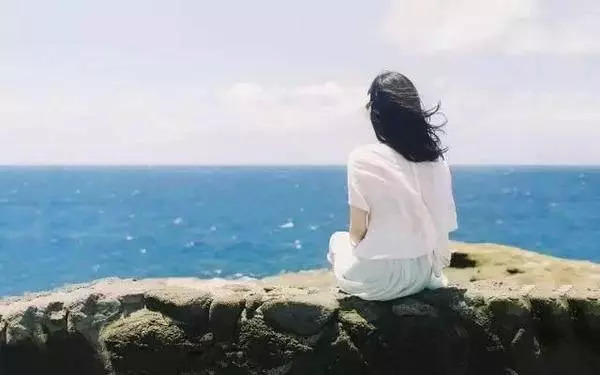 有深度有品味的句子发朋友圈配图 高情商女人发朋友圈吸引男人图片