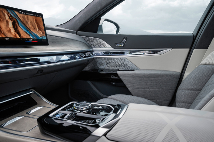 靓车壁纸 2022 宝马 i7 xDrive60图片