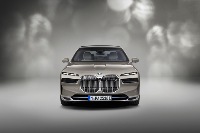 靓车壁纸 2022 宝马 i7 xDrive60图片